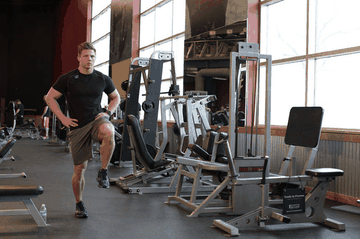 Bodyweight Walking Lunge exercise demonstration targeting Quadriceps
