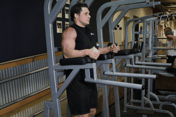 Hanging Knee Raise exercise demonstration targeting Abdominals