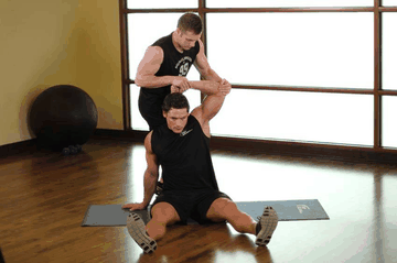Overhead Lat exercise demonstration targeting Lats
